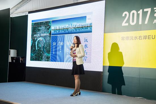 常德市江南城市發(fā)展有限公司董事副總經(jīng)理谷穗則為現(xiàn)場(chǎng)觀眾介紹了這個(gè)投資超過(guò)200億元、面積300萬(wàn)平方、持續(xù)建設(shè)8到10年的沅水右岸如何建構(gòu)城市·人·生活三者之間的關(guān)系
